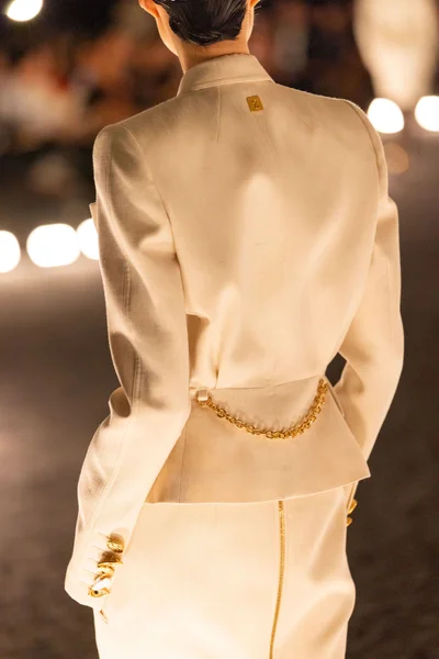 Look 3